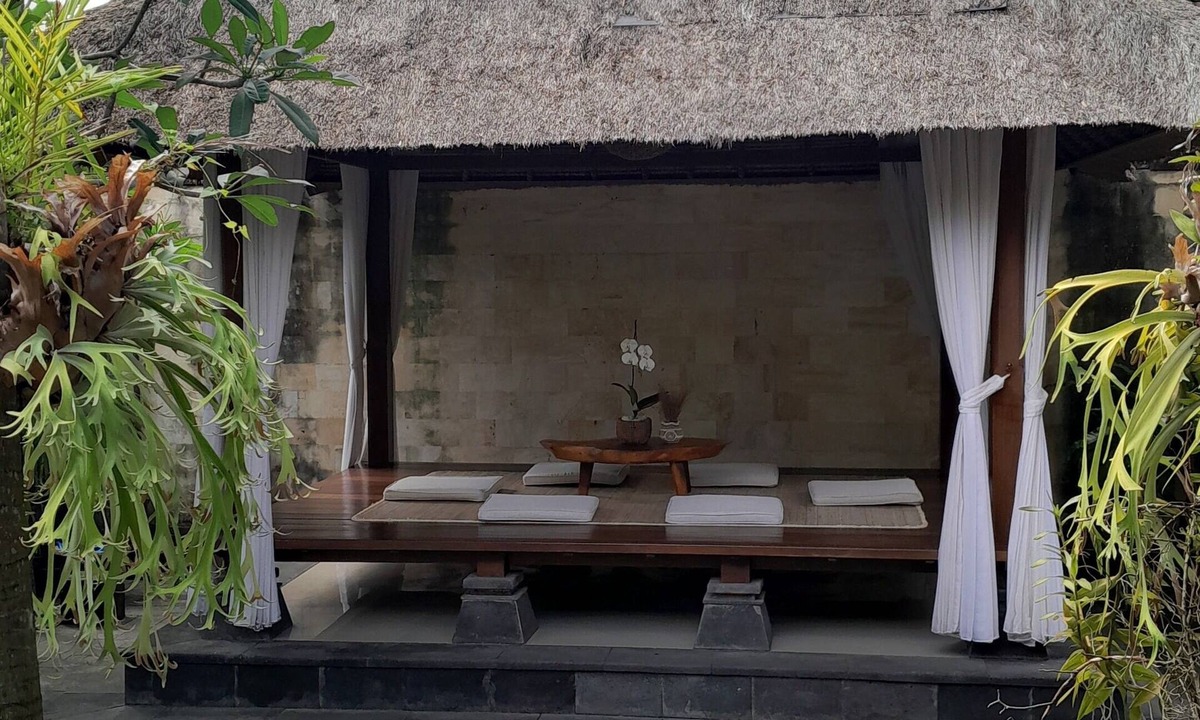Batubulan Villa | 1 minute to the zoo! 2 Bedroom villa w/private pool and gazebo