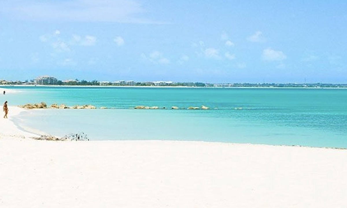The Bight Villa | 1 Minute Walk To Grace Bay Pelican Beach! Nice Gardens!