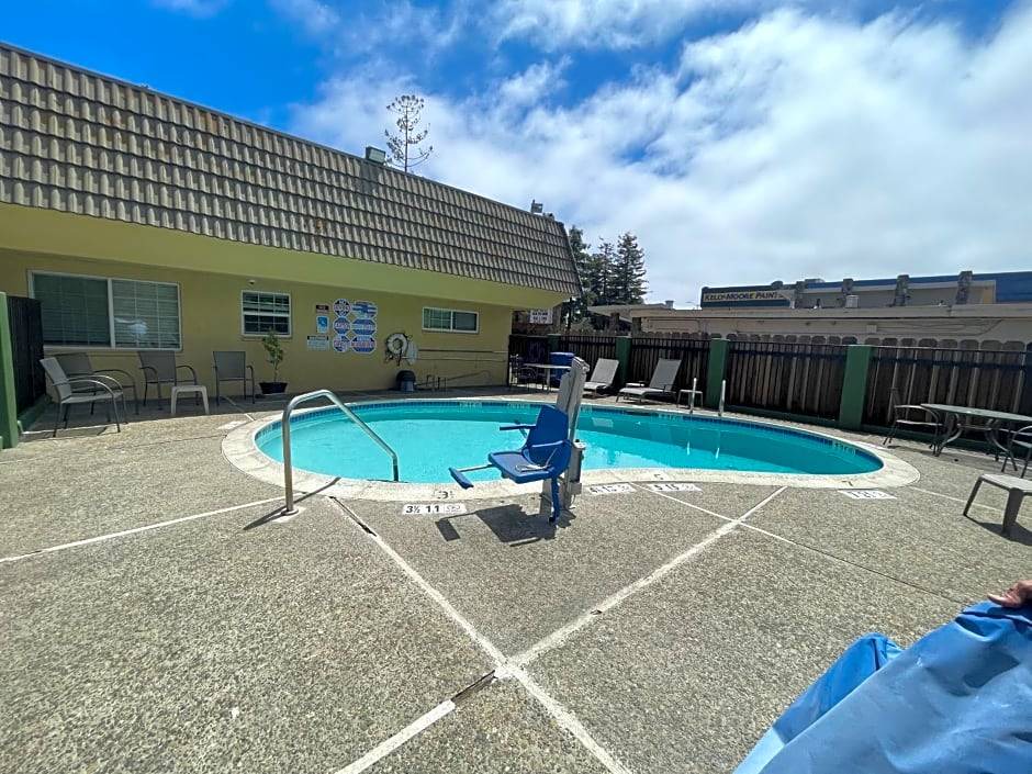 Westside Santa Cruz Hotel | 2-Star Hotel ∙ Quality Inn Santa Cruz