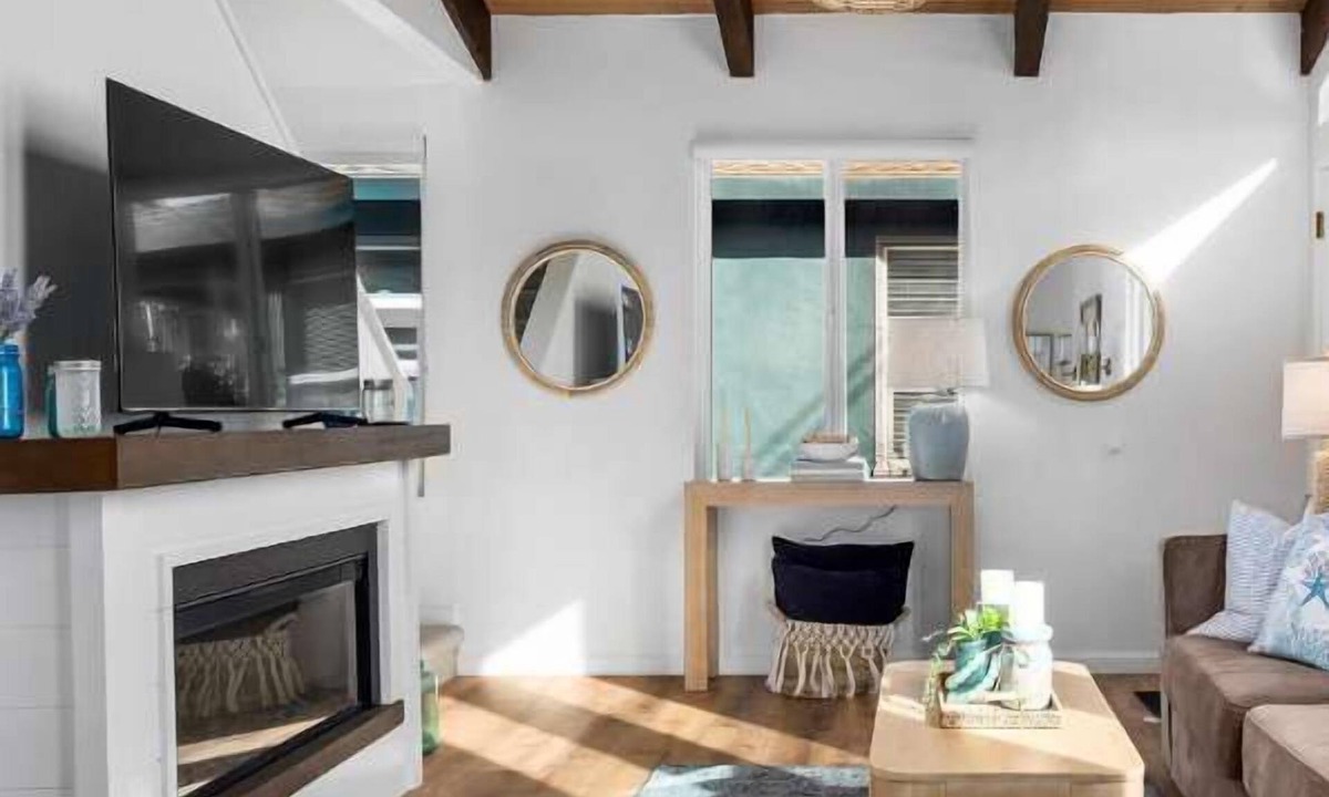 Eastside Santa Cruz House | 3 Bedroom Home - 6 min walk to BEACH