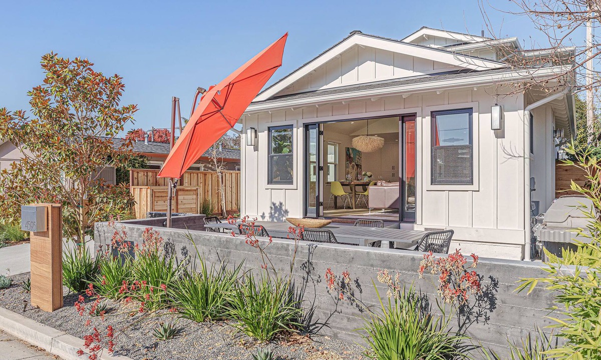 Capitola House | 3868 Emerald House - Quiet Street, Walk to Beaches