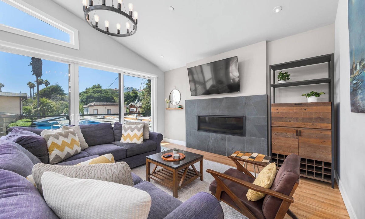 Capitola House | 4 bedroom home in Capitola Village, free parking!