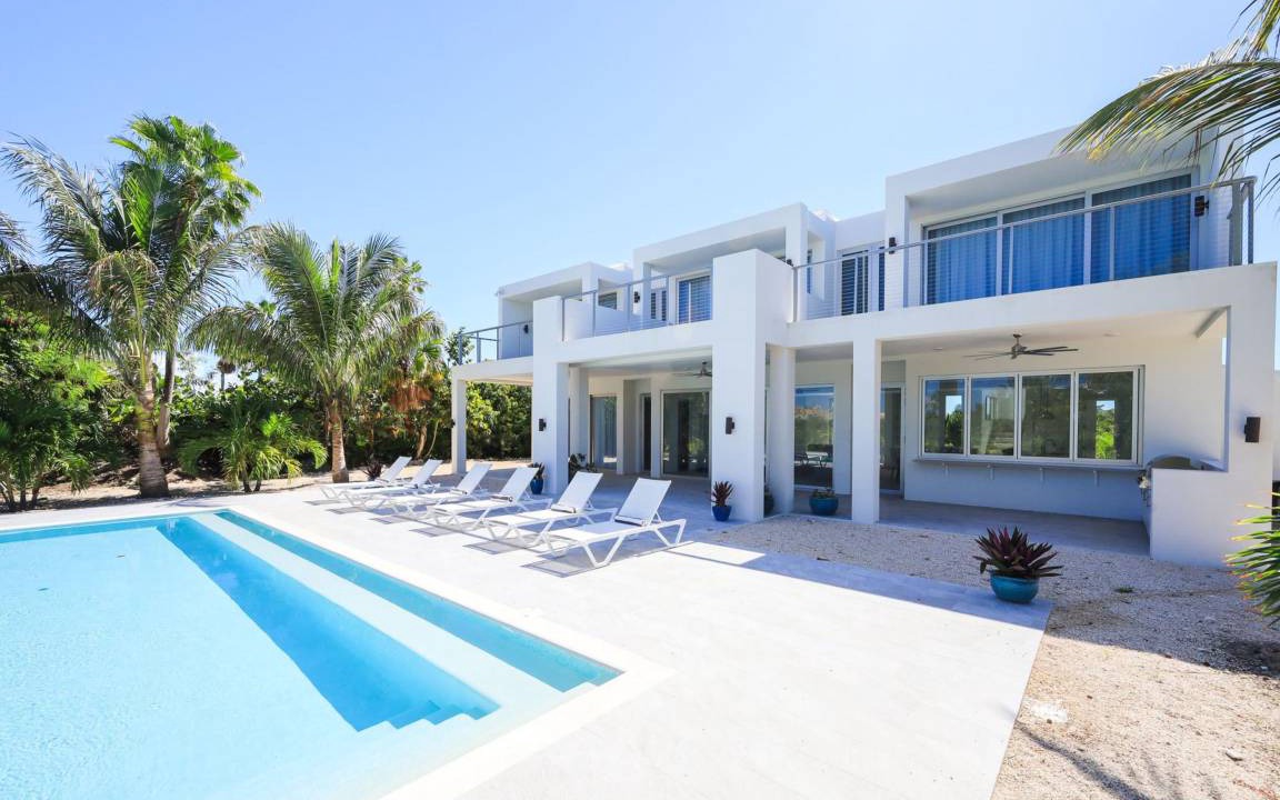 Leeward Settlement House | 446 m² House ∙ 5 bedrooms ∙ 10 guests