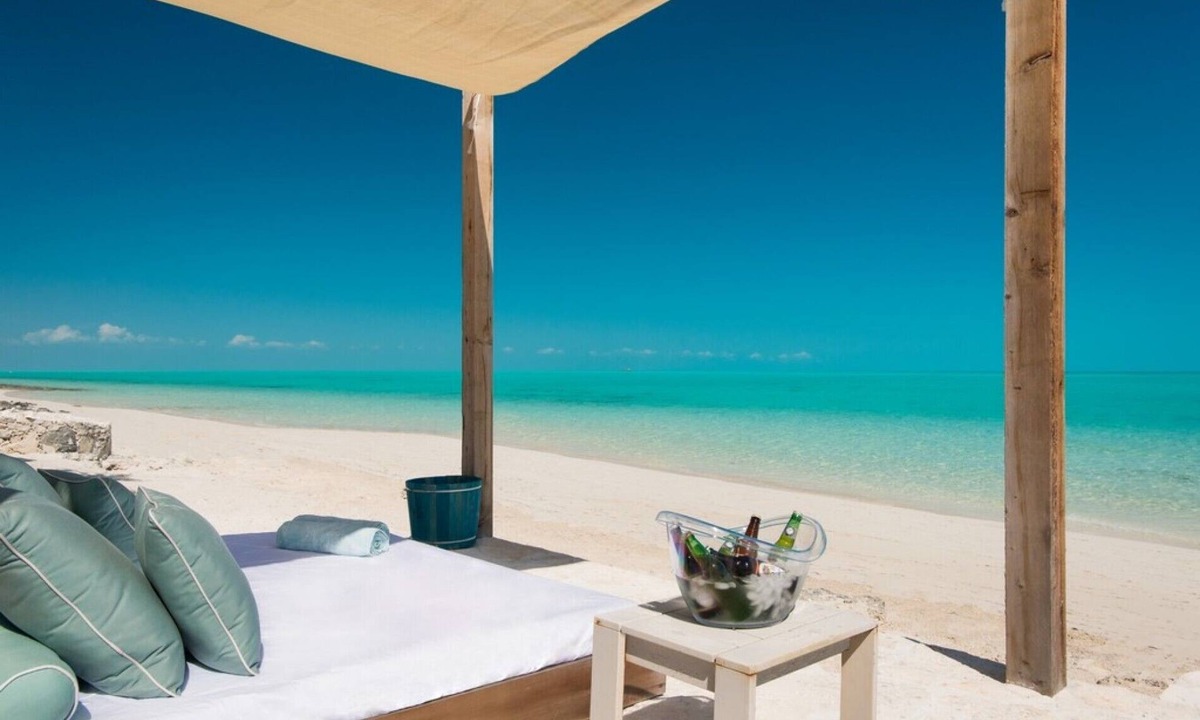 Long Bay Villa | 8 Bedroom Luxury Beachfront Villa in Turks & Caicos - Incredible Location