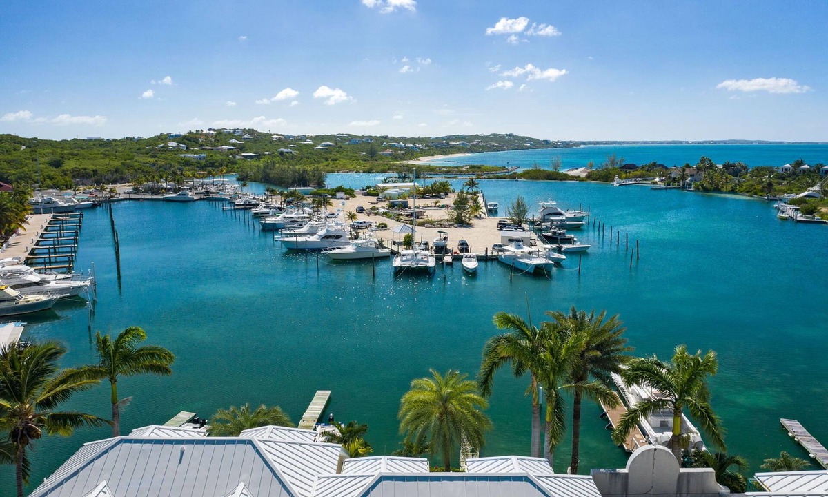The Bight Apartment | A Studio with Amazing Marina and Sunset Views