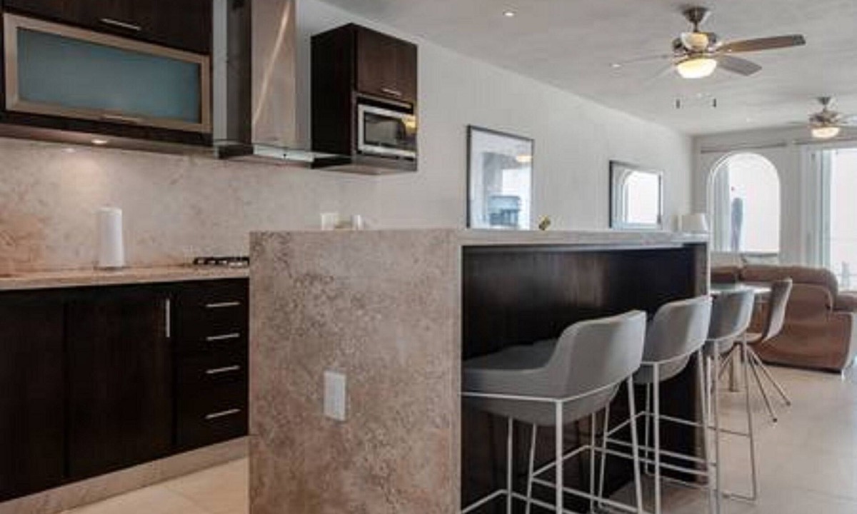 Downtown Condo | Beautiful Condo with Spectacular Ocean View!