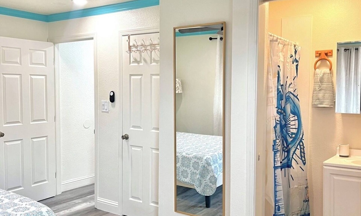 Eastside Santa Cruz House | Beautiful retreat- 5 min walk from the Beach!