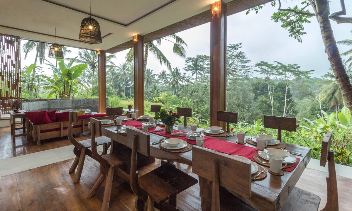 Sambahan Villa | Beautiful, spacious private villa w/private infinity pool, full kitchen, & bar!