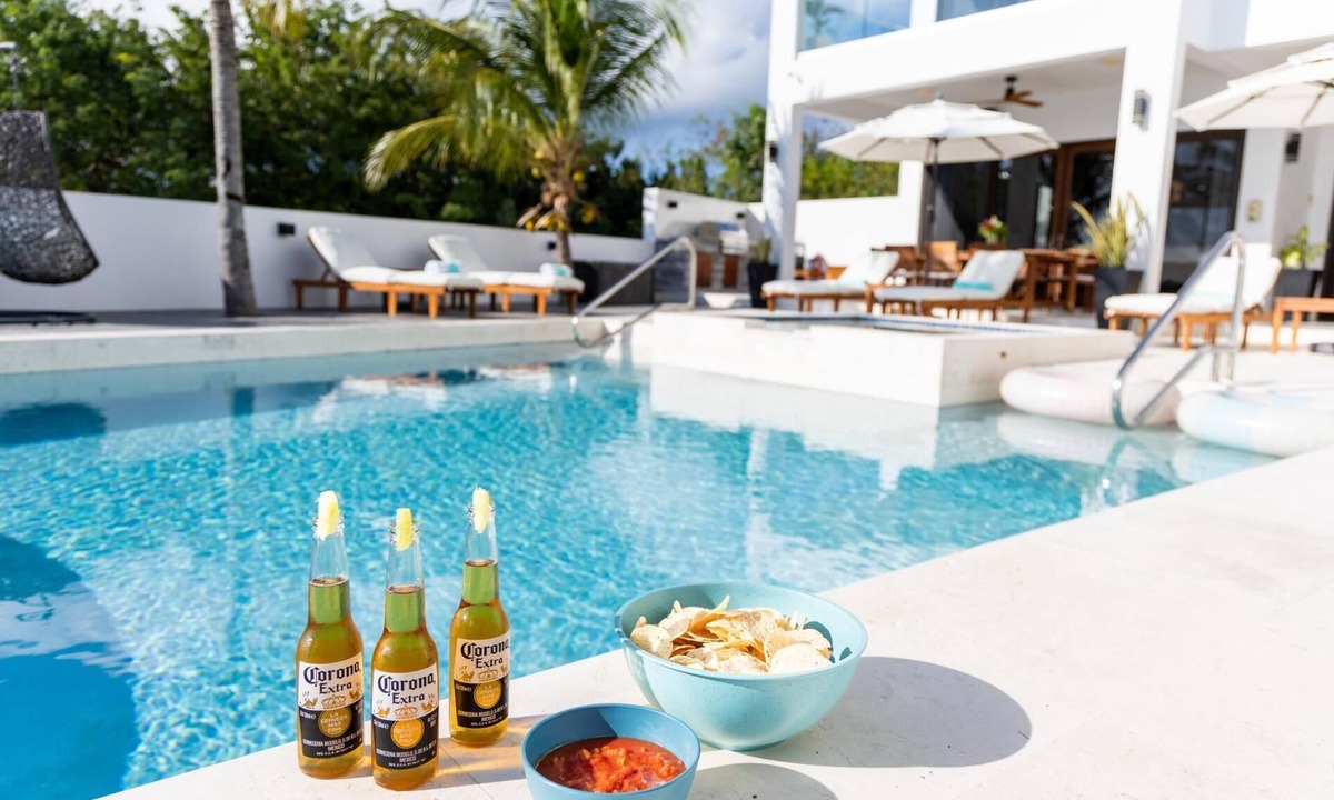 Ocean Point Villa | Beautiful Villa Cena! 6 Bedrooms, Waterfront, Jacuzzi, Gym, Amenities