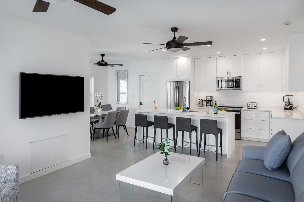 Grace Bay House | Carpe Diem 3 BR Condo