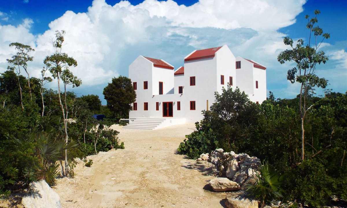 Long Bay House | Castle Home - 2 Bedroom/2 Bathroom with Breakfast & Kiteboarding Available
