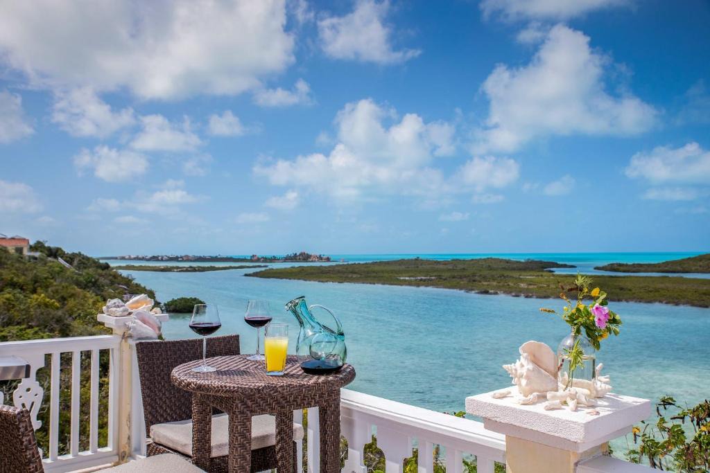 Ocean Point House | Chalk Sound Cottage with Pool Kayak