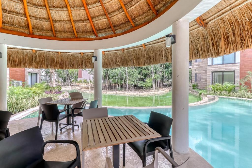 Villa Juarez Apartment | Chandelier B102 @ Lagunas