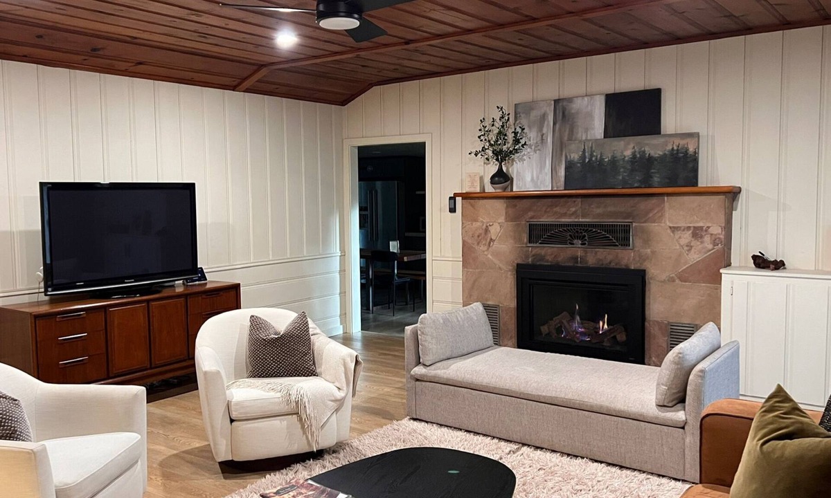 Boulder Creek Cottage | Charming Creekside Cottage nestled in the redwoods in quaint Boulder Creek