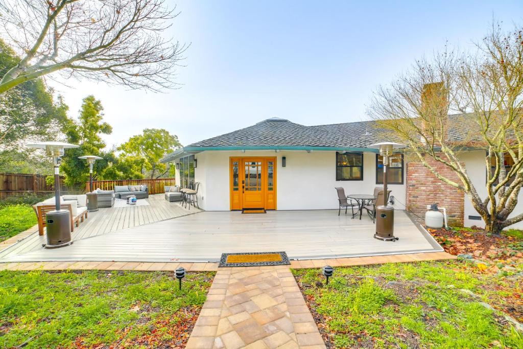Aptos House | Close to Beaches and Hiking Beautiful Aptos Abode