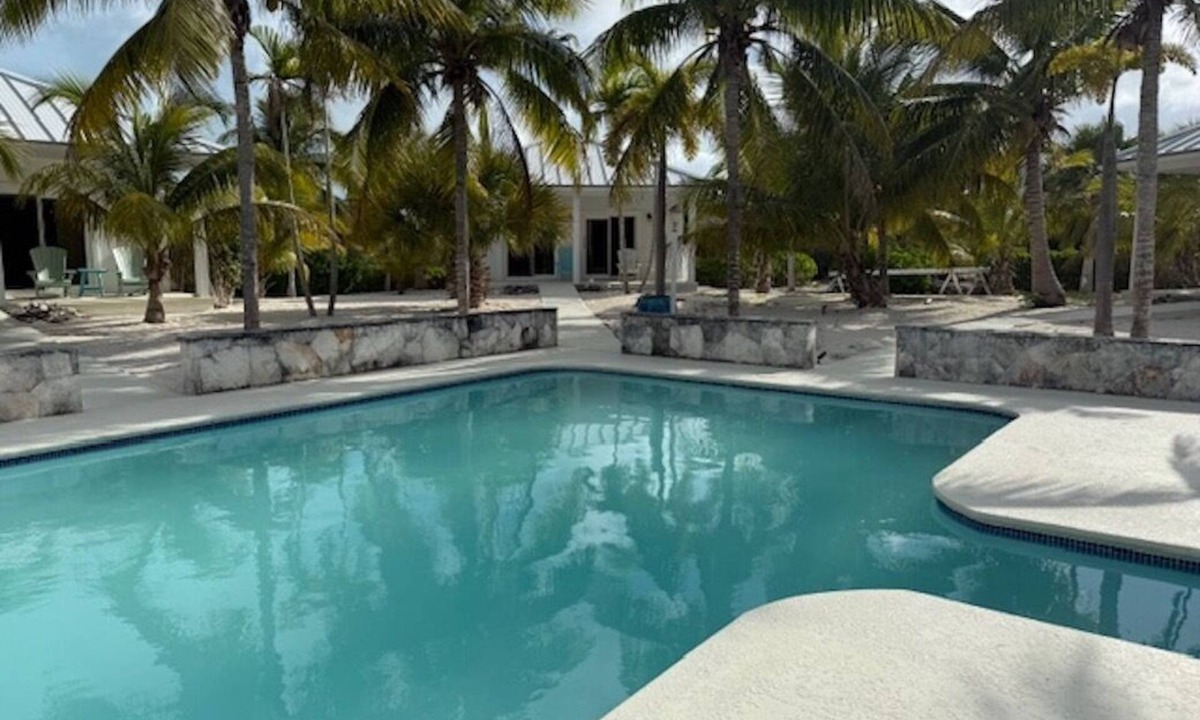 Sandy Point Cottage | Cottage 6 - Charming 1-bedroom cottage-pool-tennis-walk to beach in Sandy Point