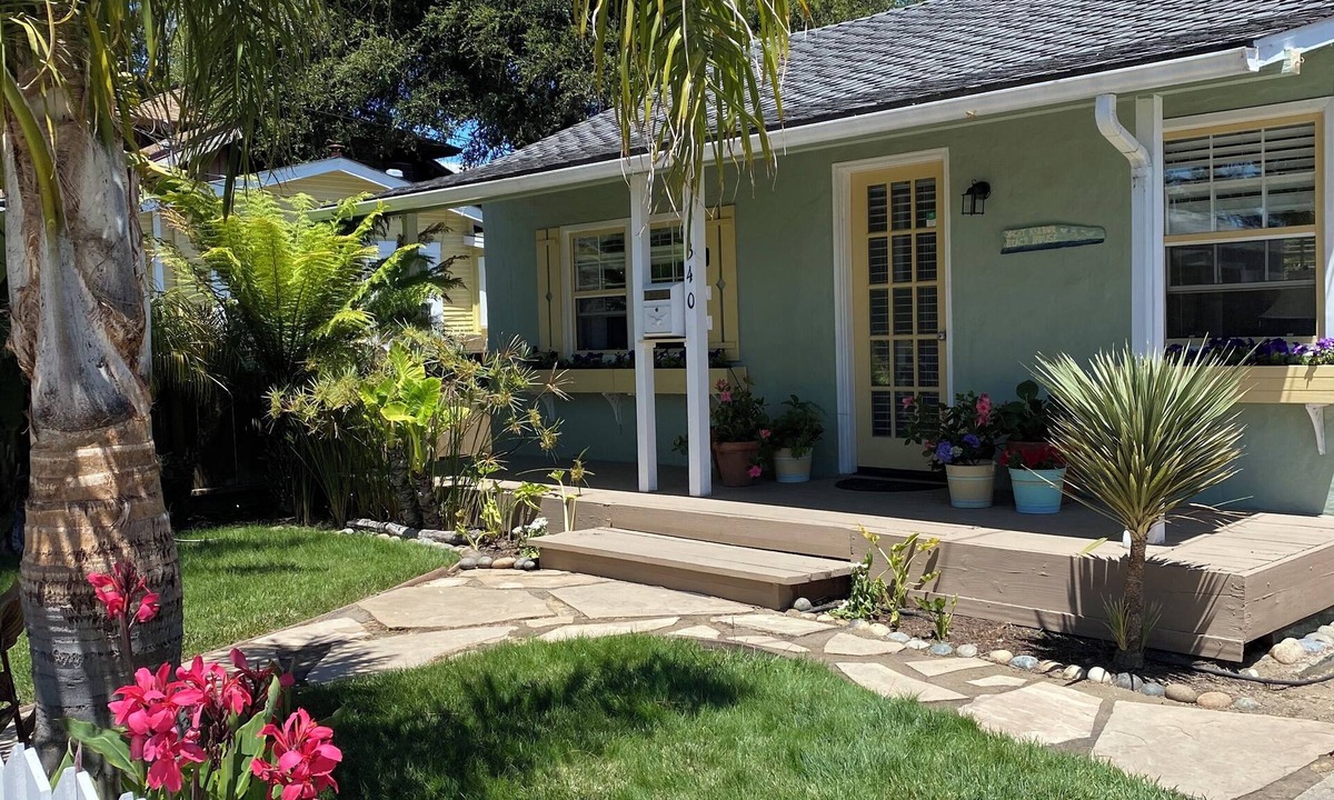 Eastside Santa Cruz House | COZY BEACH HOUSE w/GUEST house sleeps 4 totalneach unit 2 guests PET FRIENDLY