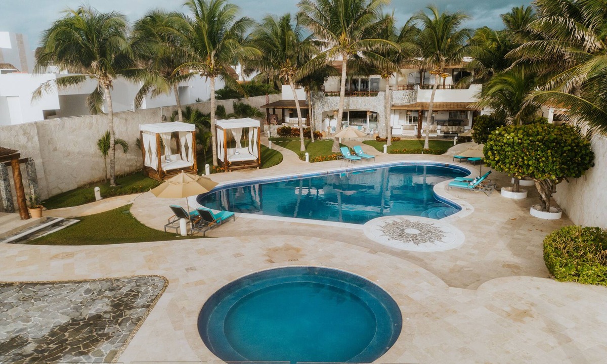Puerto Morelos Villa | Crown Villa - Luxury Beachfront 8 bedroom property