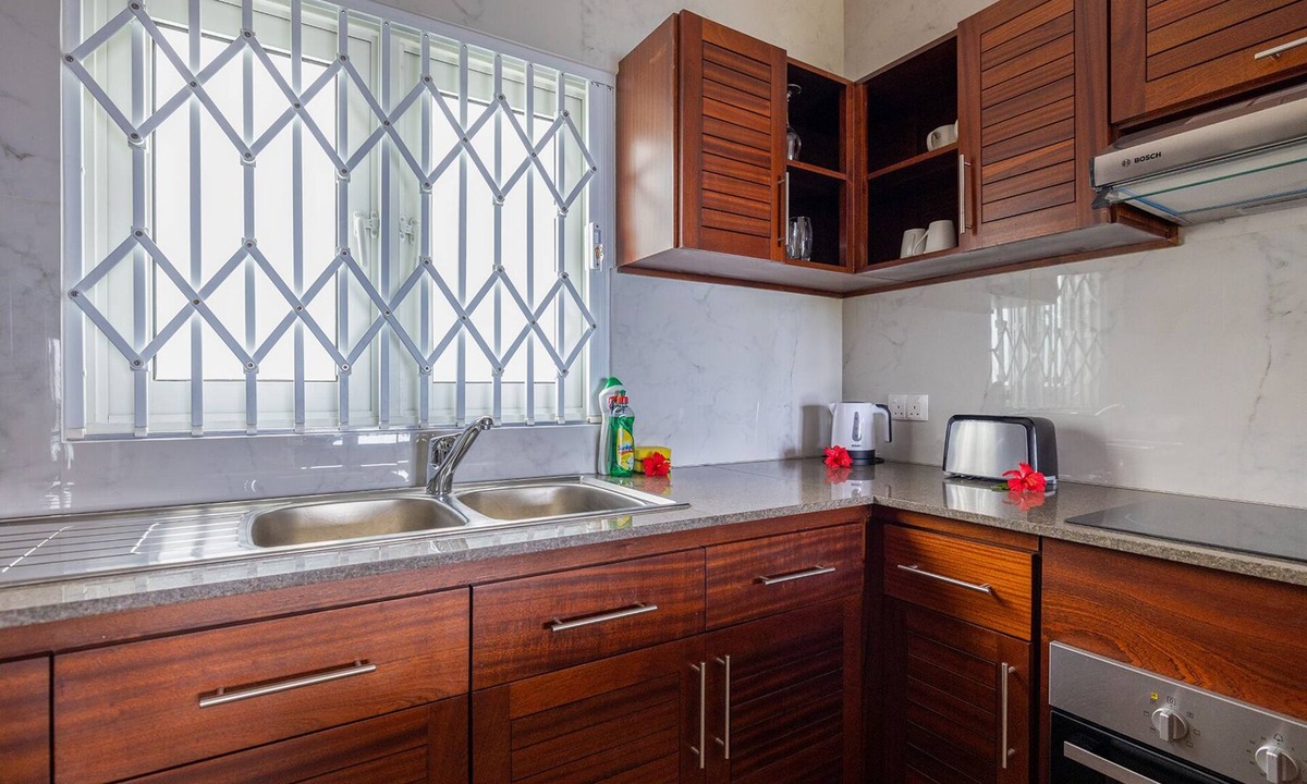 Mare Anglaise House | CRYSTAL SHORES Self Catering Apartments