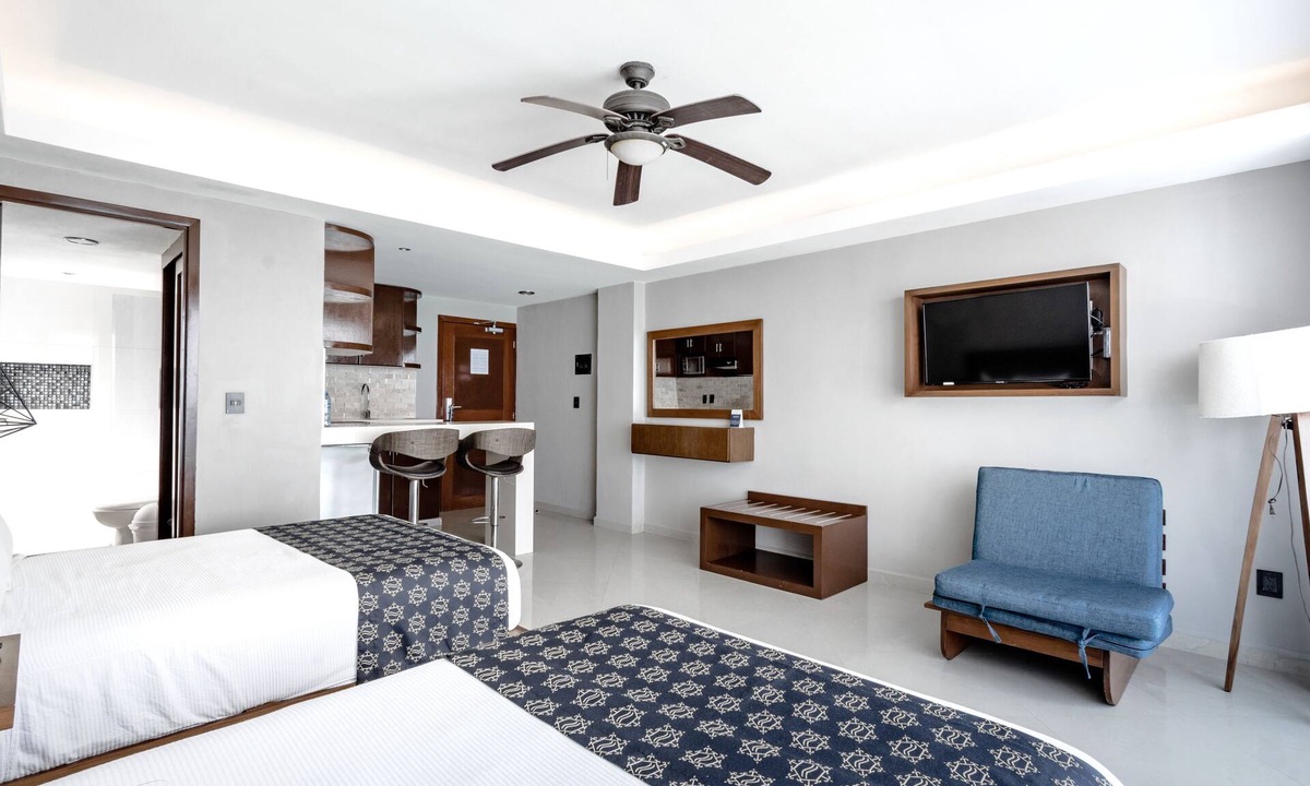 Punta Cancun Apartment | Deluxe ocean view with kitchenette at Hotel Ocean Dream Cancun