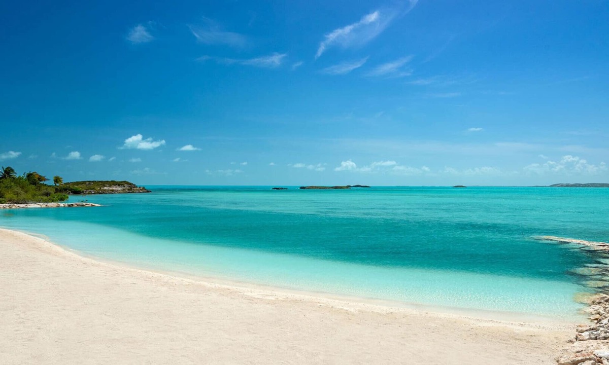 Juba Sound Villa | Emerald Bay - Sleek, Chic Island Living with Unmissable Ocean Vistas
