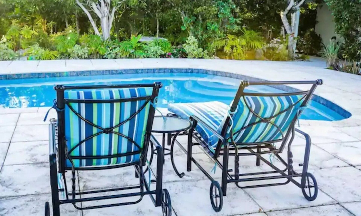 Venetian Road Settlement House | Flamingo waterfront home