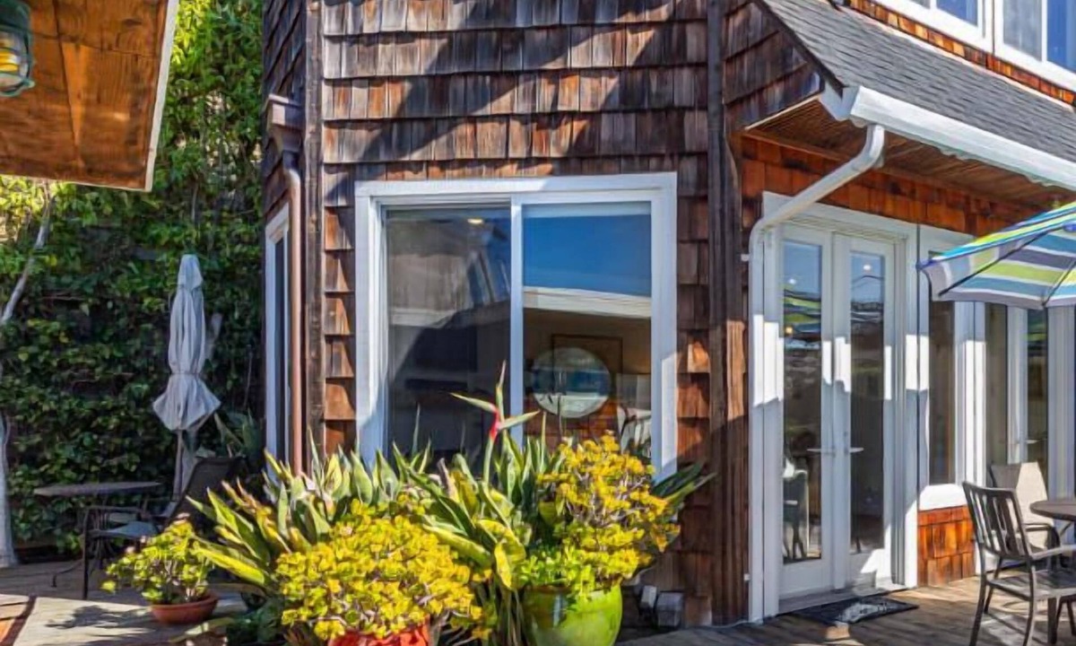 Eastside Santa Cruz House | Harbor home - with a hot tub!