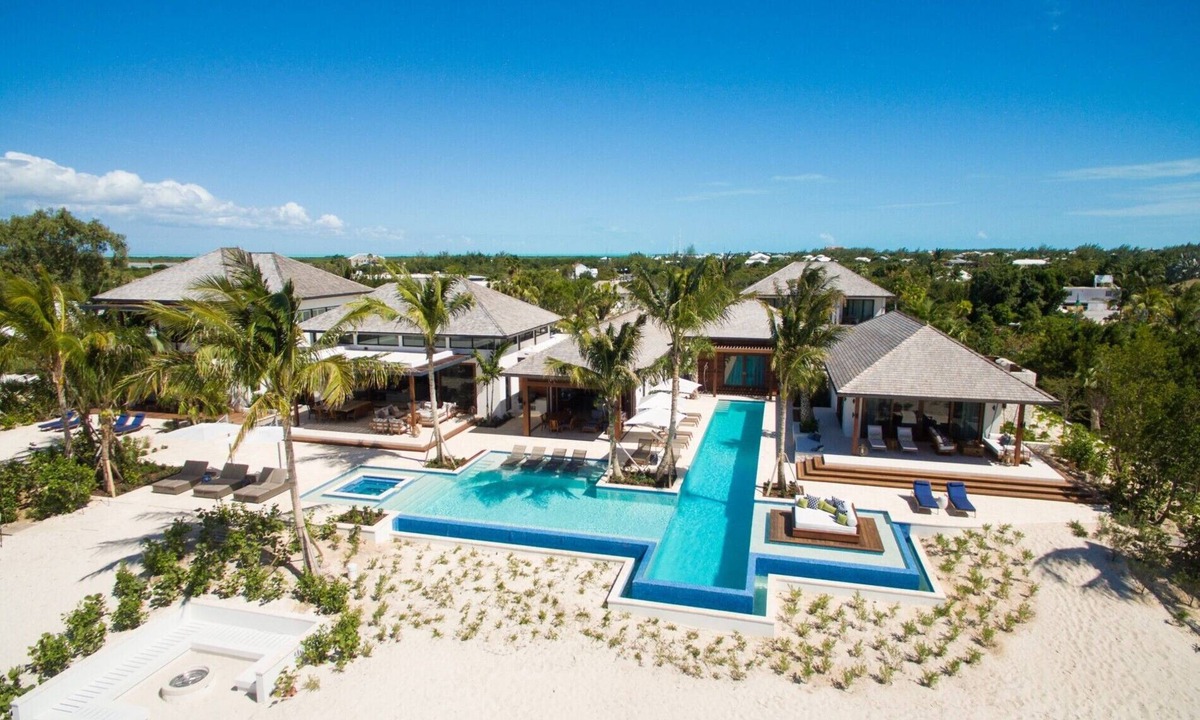 Leeward Settlement Villa | Hawksbill Villa - glorious 8-bedroom beachfront villa in Turks
