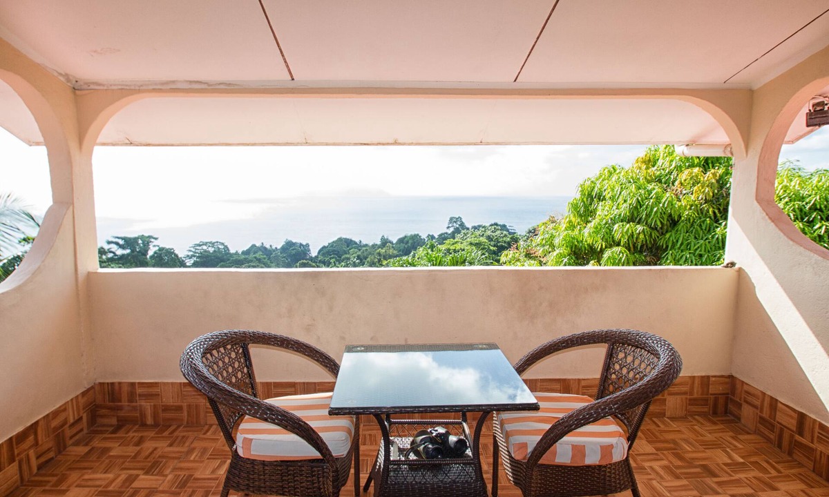 Mare Anglaise Bed & Breakfast | Josies Cottage double room with breakfast on Beau Vallon, ocean view