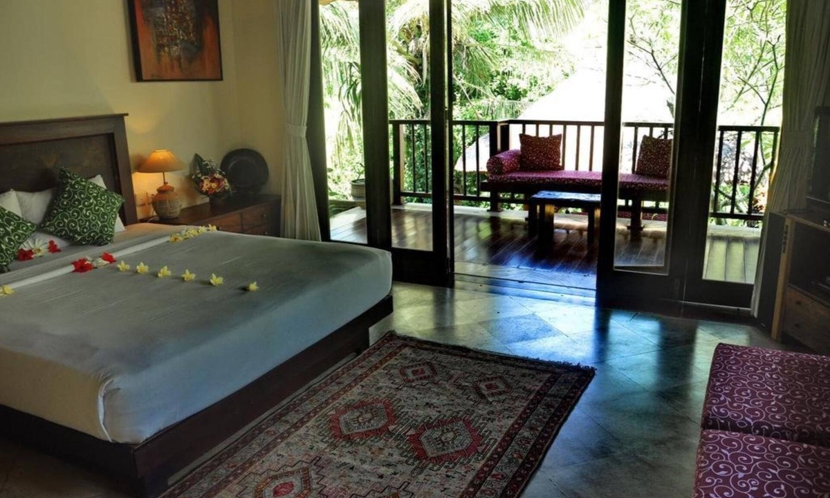 Celuk House | Junior Suite room in Sukawati, surrounded by lush gardens