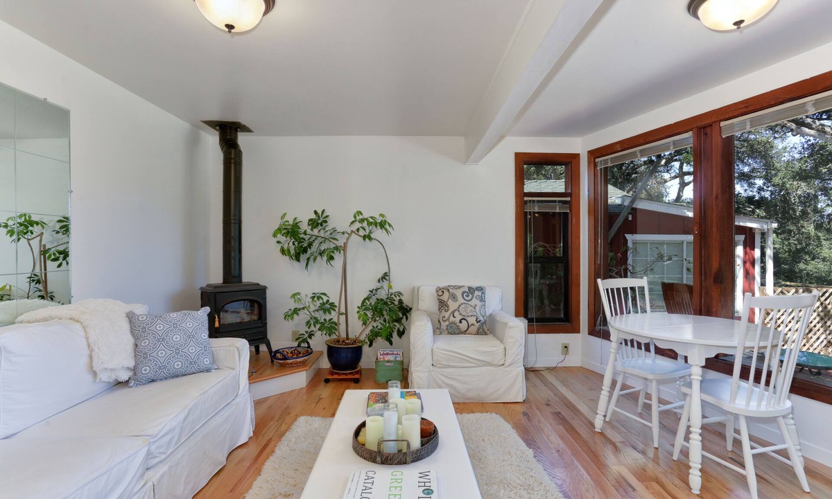 Eastside Santa Cruz Apartment | Lakeside Retreat