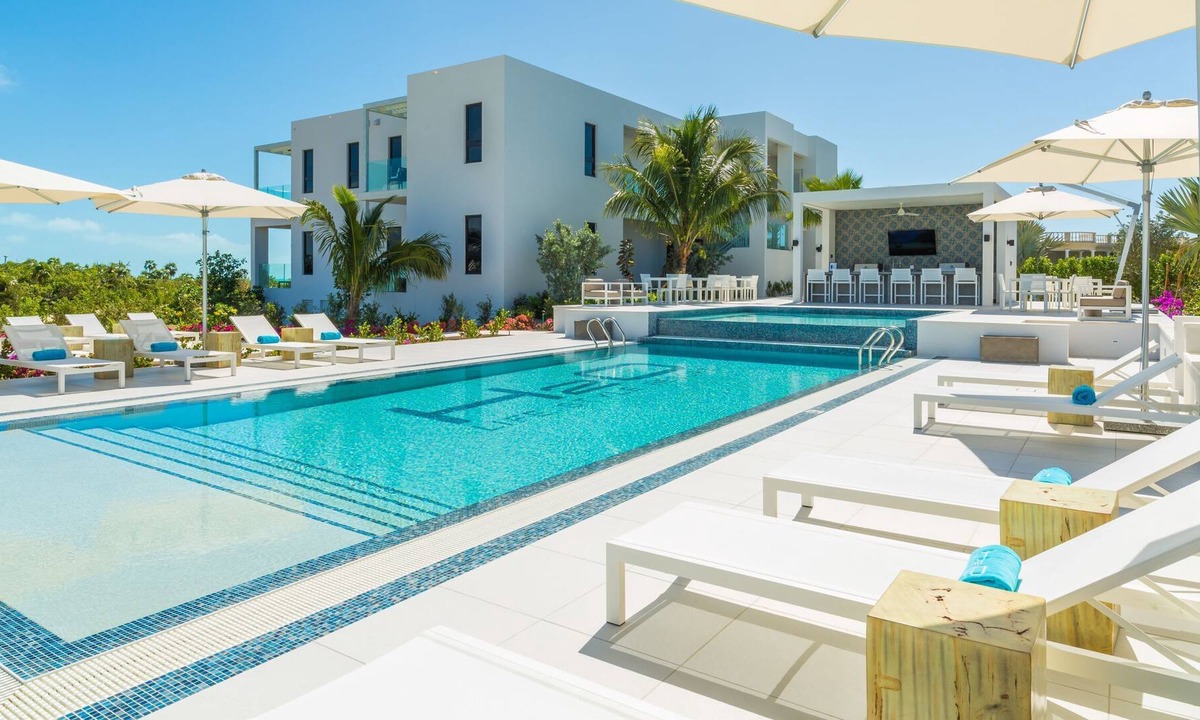 Long Bay Apartment | Lap of Luxury, Astonishing Ocean Views & Free Breakfast now 'til end June
