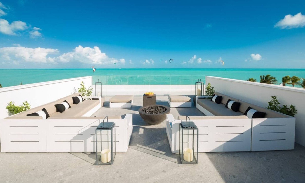 Long Bay Apartment | Long Bay Stay w/Pools, Kitesurfing & Free Breakfast now 'til end June
