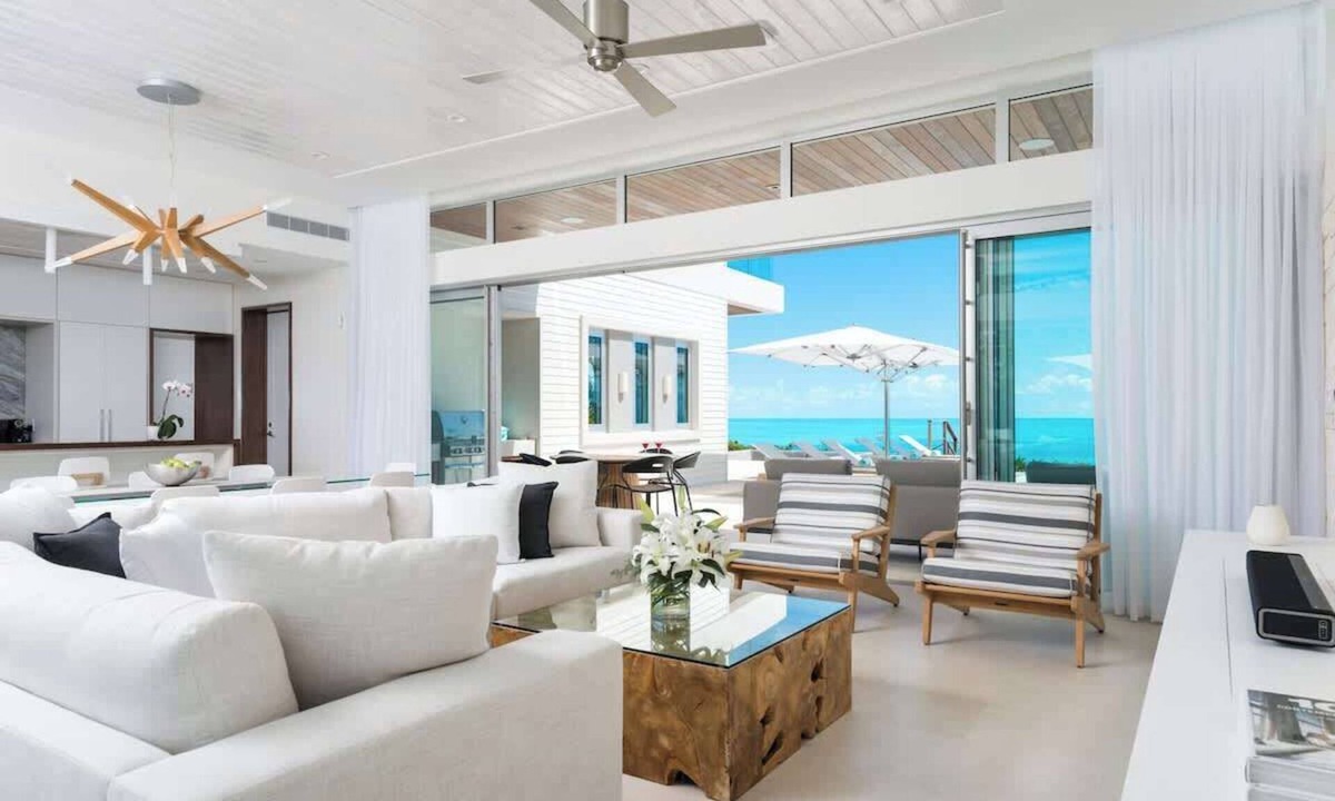 Venetian Road Settlement Villa | Luxurious Oceanfront Villa | Infinity Pool, Views