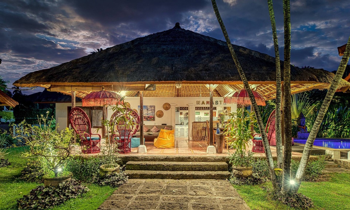 Dyanapura Villa | LUXURY Villa La plancha BEACH, 200m to the Beach, Heart of Seminyak, 300m