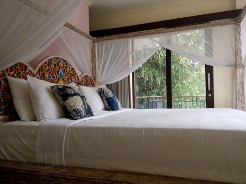 Kedewatan Bed & Breakfast | Manada Guesthouae