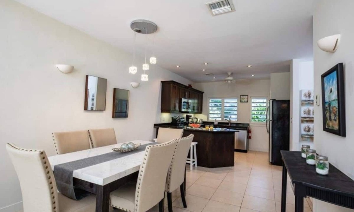 Venetian Road Settlement House | MaryJane Townhouse, Flamingo Park TCI