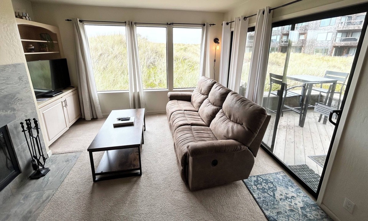 Pajaro Dunes Condo | Modern Beach Front Pajaro Dunes 1st Floor Condo - Yards From Beach/Gated Entry