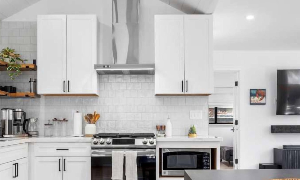 Eastside Santa Cruz House | Modern Coastal Escape - walking distance to beach!
