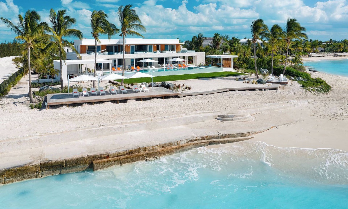 Leeward Settlement Villa | Modern Villa with Exceptional Pool in Turks and Caicos