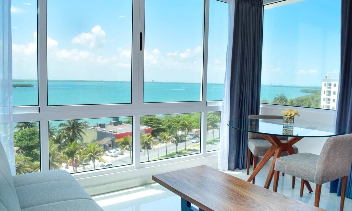 Zona Hotelera Apartment | New studio, stunning lagoon views, beach access