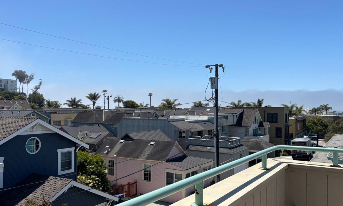 Capitola House | Ocean View Home - Rooftop Deck & Pet-Friendly