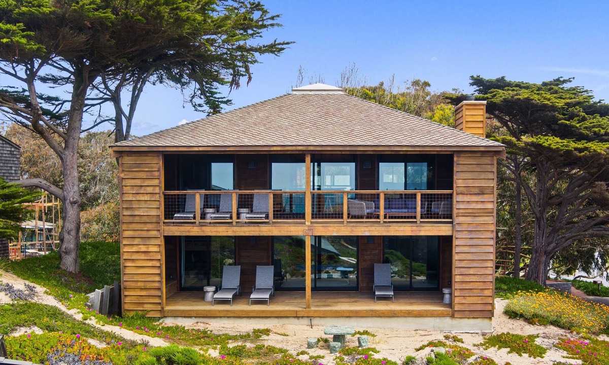 Watsonville House | Oceanfront Retreat at Pajaro Dunes. Beach Access, Hot Tub, BBQ, Pool Table.