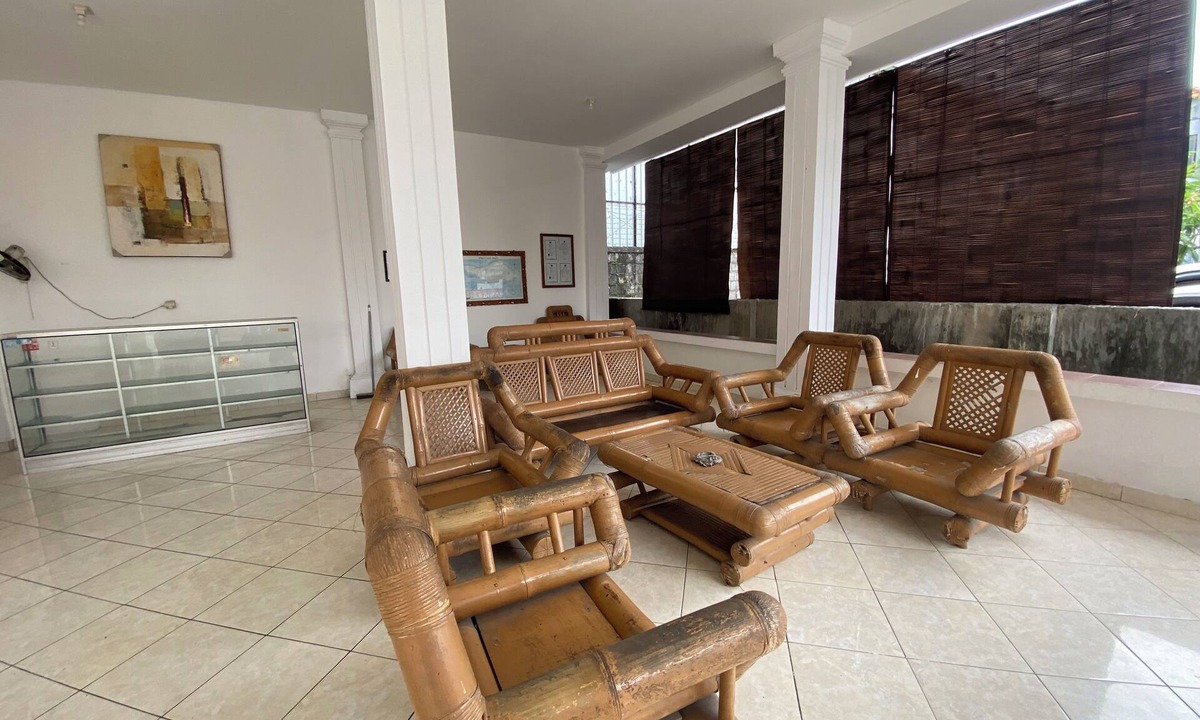 Teuku Umar Hotel | OYO 94705 Puri Queen Dua