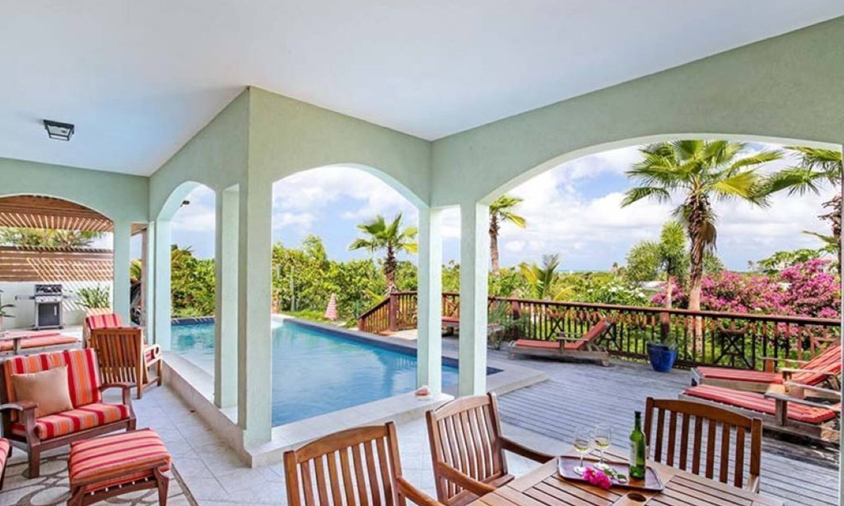 The Bight House | Pelican Paradise