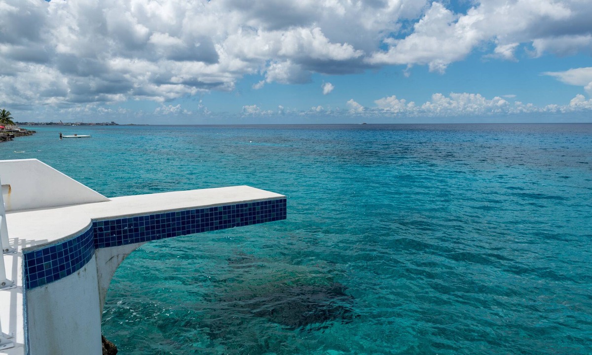 Zona Hotelera Norte Condo | Perfect&Quiet Oceanfront 1BR Condo, 2 miles North of town, Awesome Snorkeling