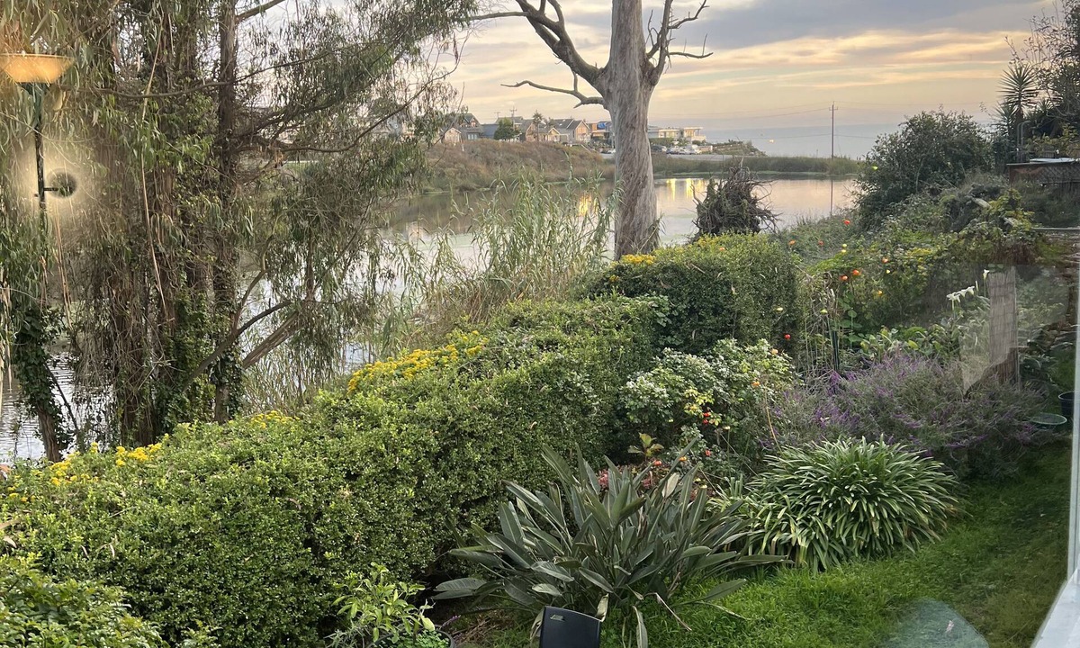 Eastside Santa Cruz House | Private Beach House with amazing views of Shwan Lake and Twin Lakes Beach