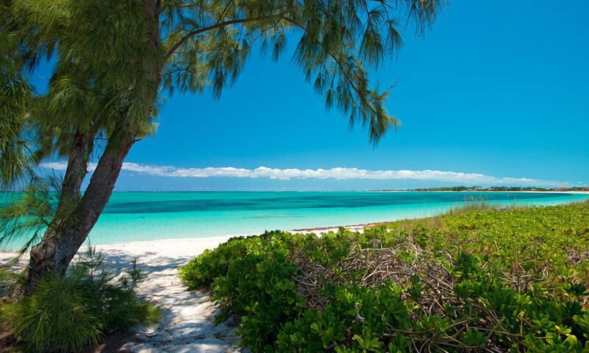Grace Bay West House | Private Beachfront Luxury Villa on Grace Bay
