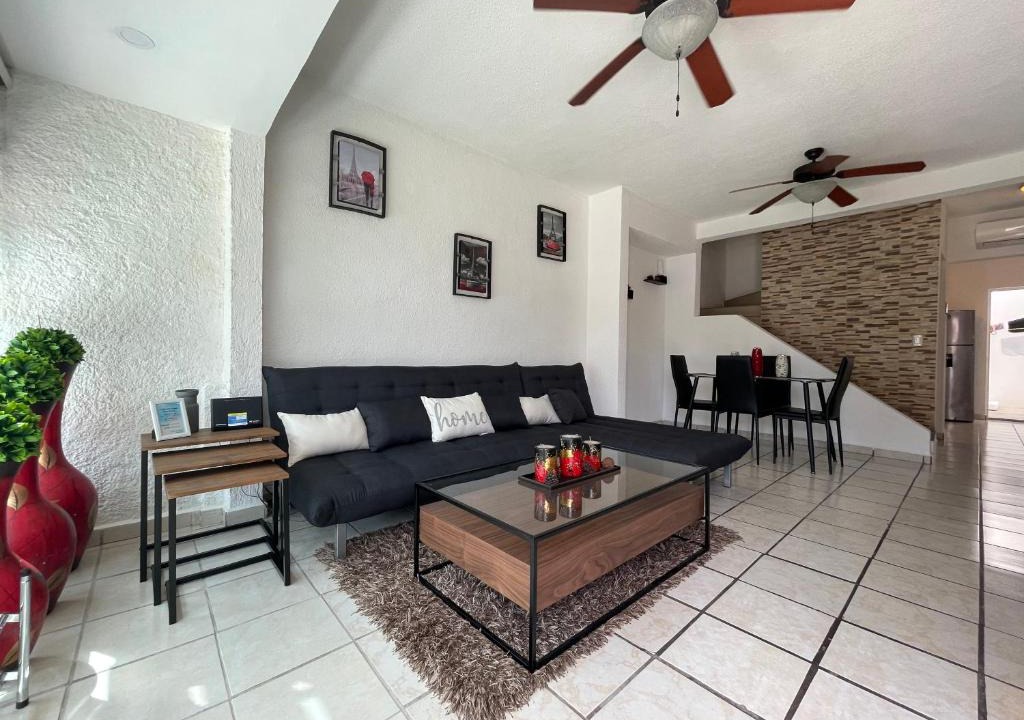 S.M. 57 House | Private Rooftop Pool with Grill close to HZ and airport