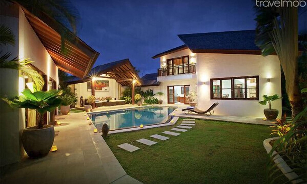 Central Seminyak Villa | Promo Rate Seminyak Prime Location Suitable for Big Family